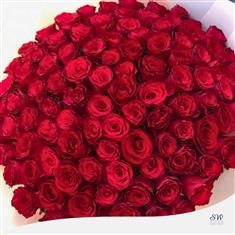 London&#39;s 99 Red Roses Bouquet