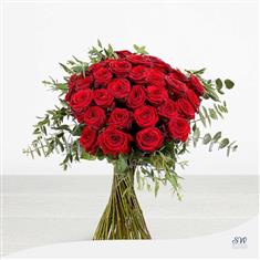 Long-Stemmed Naomi Red Rose With Eucalyptus