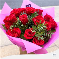 Gift Box - Valentine&#39;s 18 Red Roses Hand-Tied