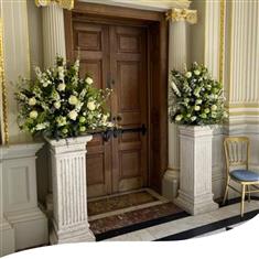 Set of matching pedestals 