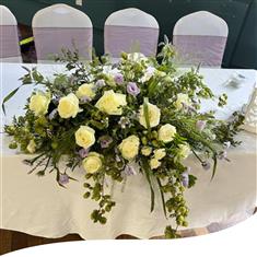 Trailing top table arrangement 