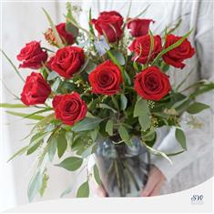 Luxury Vase - Valentine&#39;s 12 Red Roses